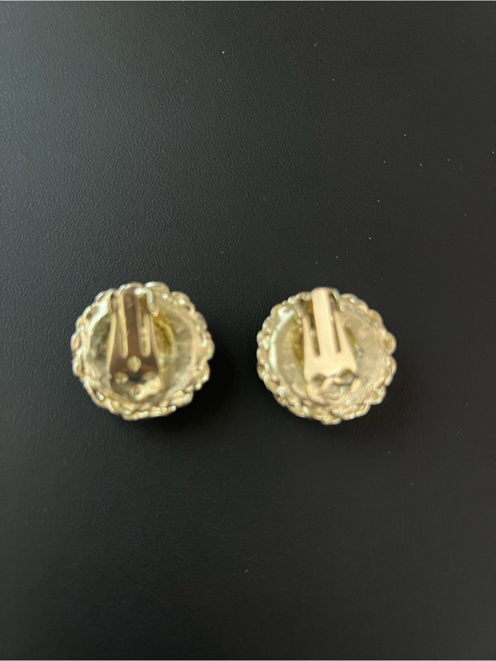 Vintage Coro Pearl Clip on Earrings - Picture 2 of 4